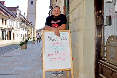 Gregor Torkar, nostalgična ploščarna Črna Pizza